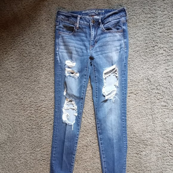 American Eagle EUC Size 6 Short Distressed Jeans-Item #421 - Picture 1 of 7